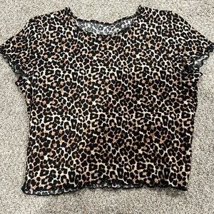 Women’s medium, American Eagle, leopard print cropped shirt